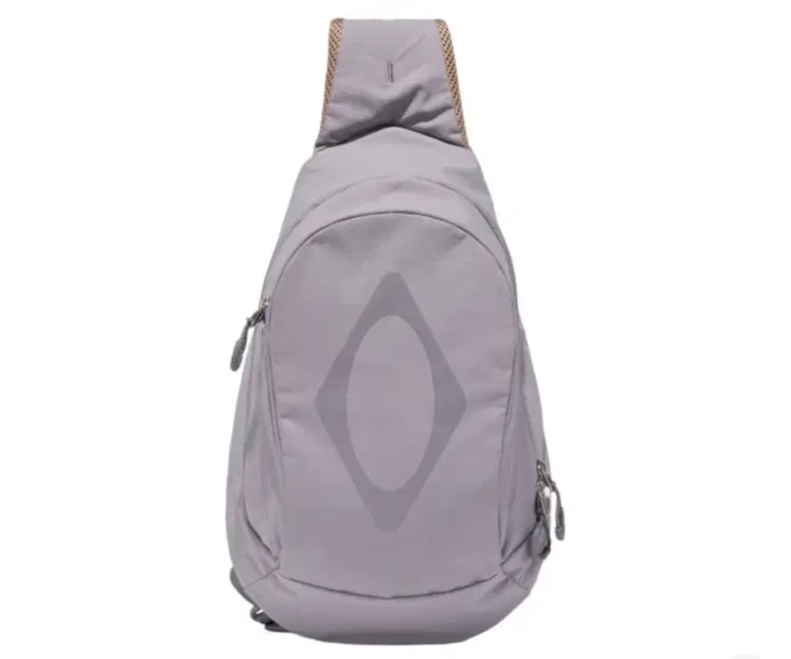 급처 / 미스치프 롬버스 포켓 슬링백 그레이 상품이미지1