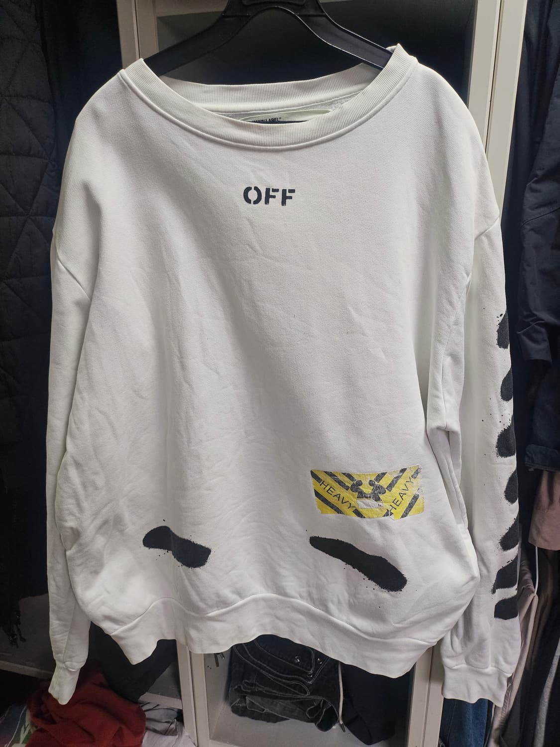오프화이트 스프레이 맨투맨 m 사이즈 판매합니다  상품이미지1