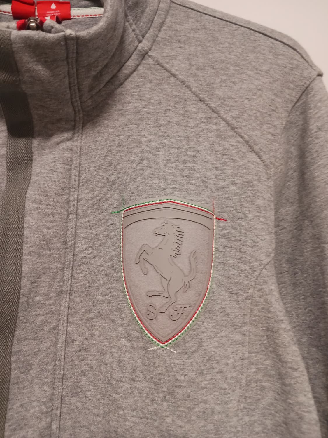 푸마 올드스쿨 레이싱 페라리 집업 상품이미지2