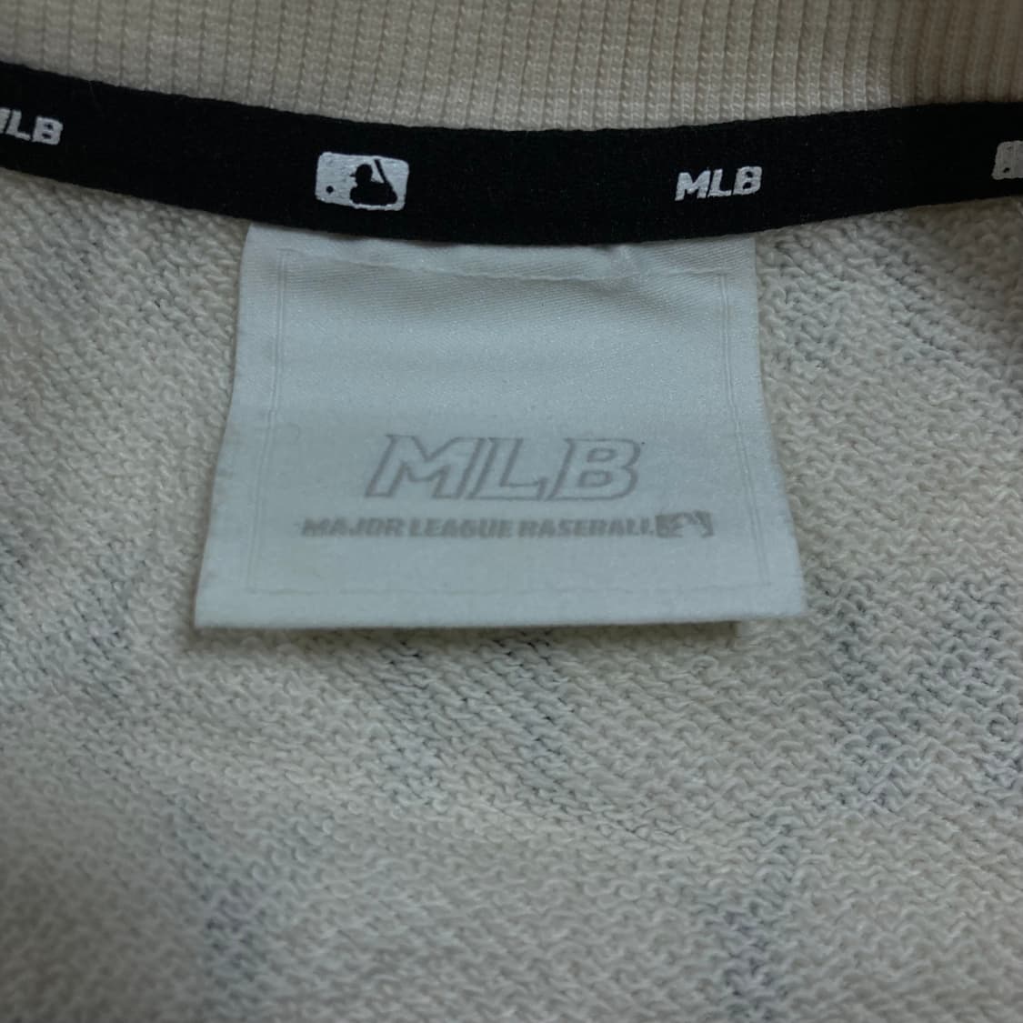 MLB 뉴욕양키스 멀티 로고 배색 맨투맨 상품이미지3