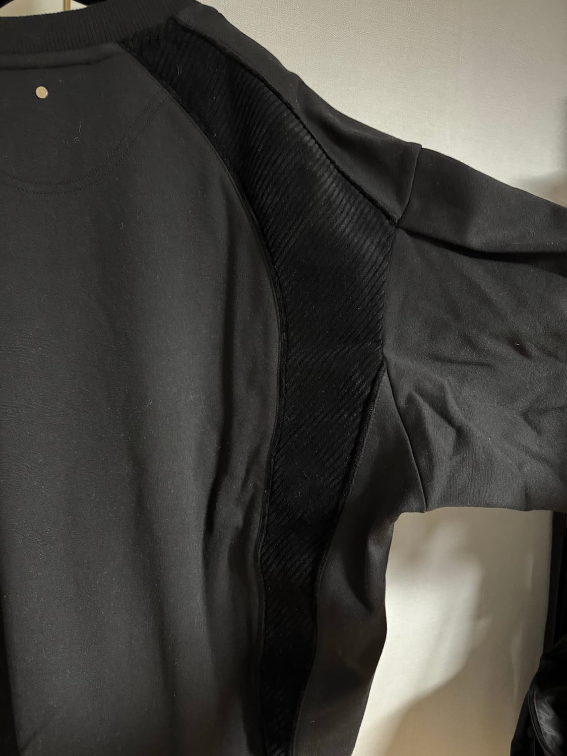 시스템옴므 22FW 블랙 코듀로이 맨투맨 95 사이즈 상품이미지3