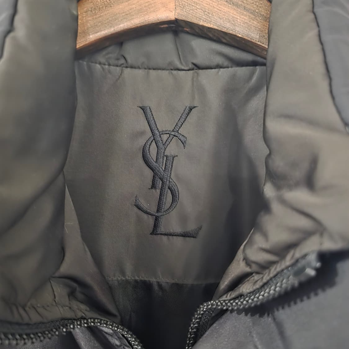 입생로랑 구스다운 패딩 점퍼 블랙 95(M) 상품이미지4