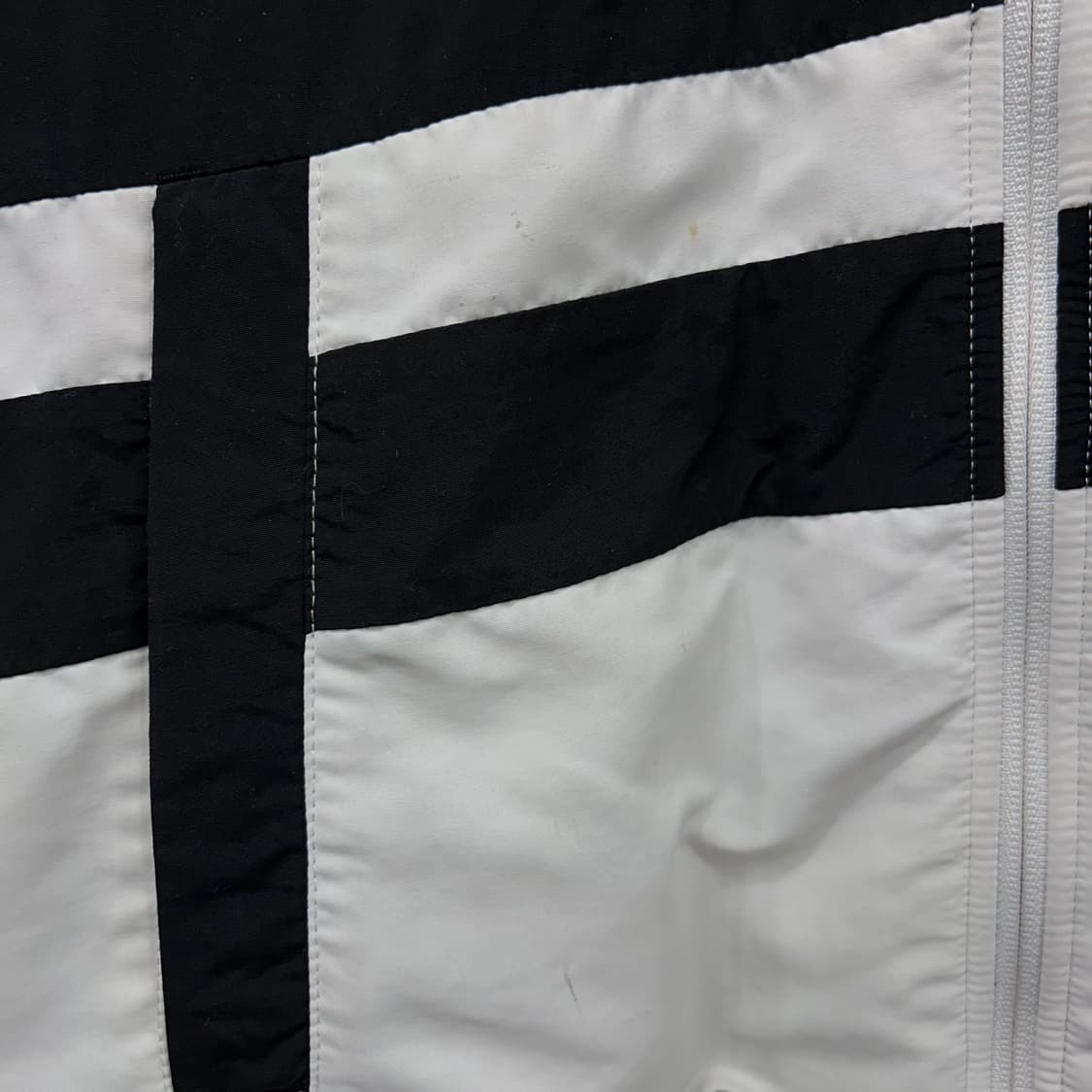 뉴발란스 올드스쿨 배색 래글런 오버핏 바람막이 상품이미지3