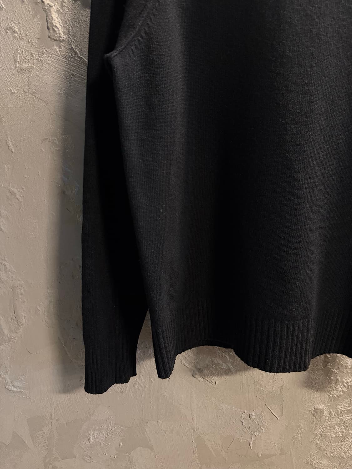 95 씨피컴퍼니 C.P. COMPANY 렌즈 와펜 울 니트 블랙 상품이미지2