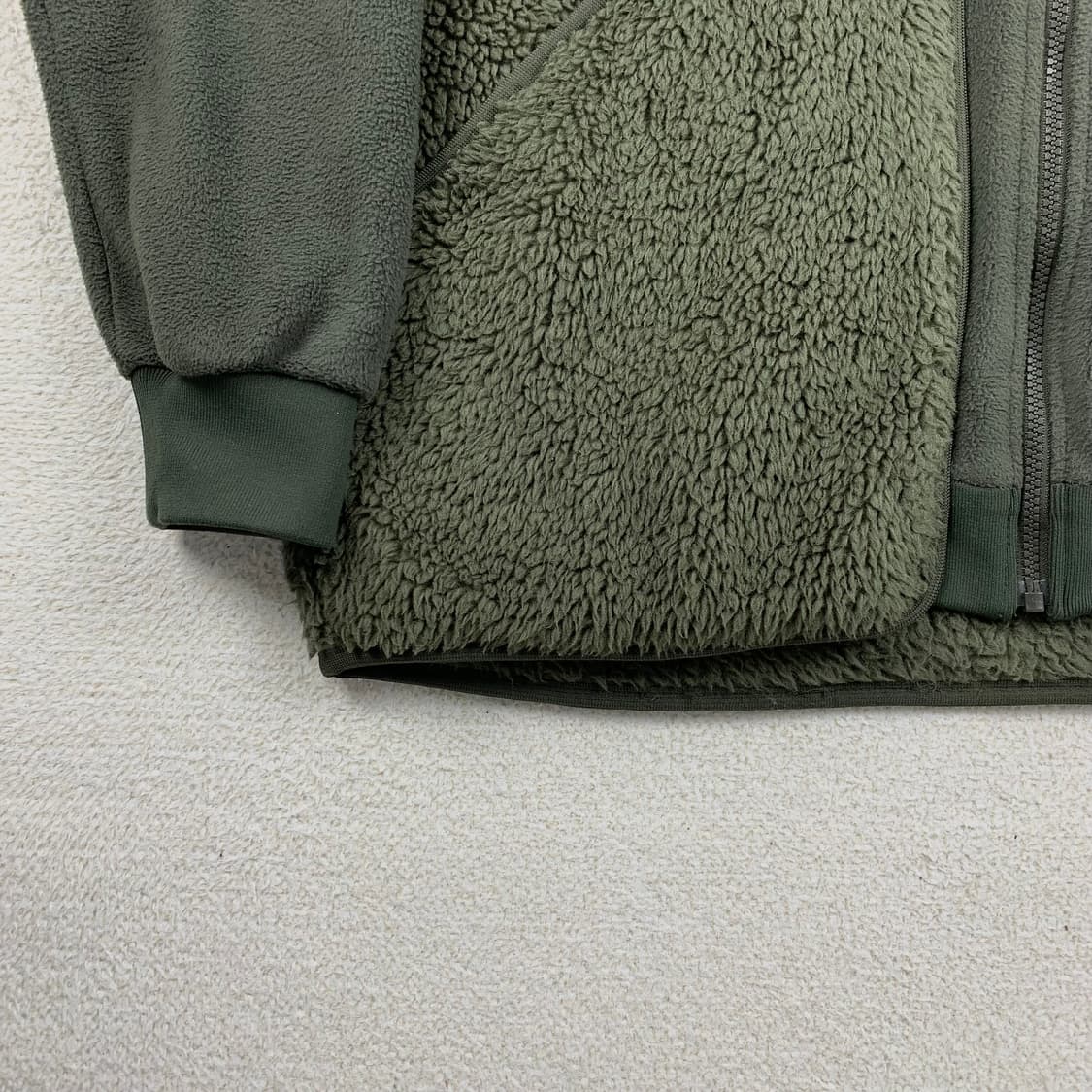 유니클로x화이트마운티니어링 플리스 자켓 올리브 상품이미지3