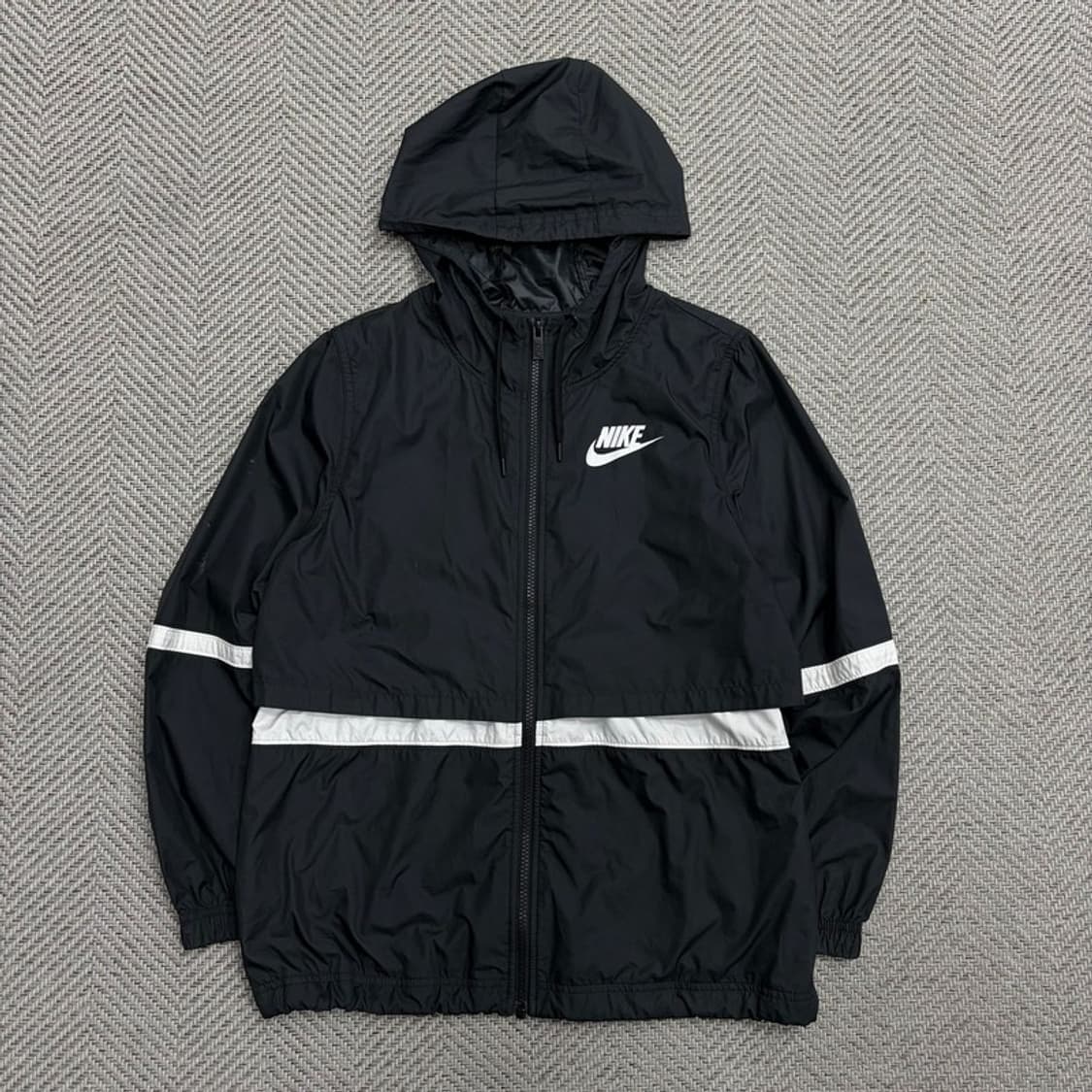 나이키 베이직 로고 바람막이 v1835 상품이미지1