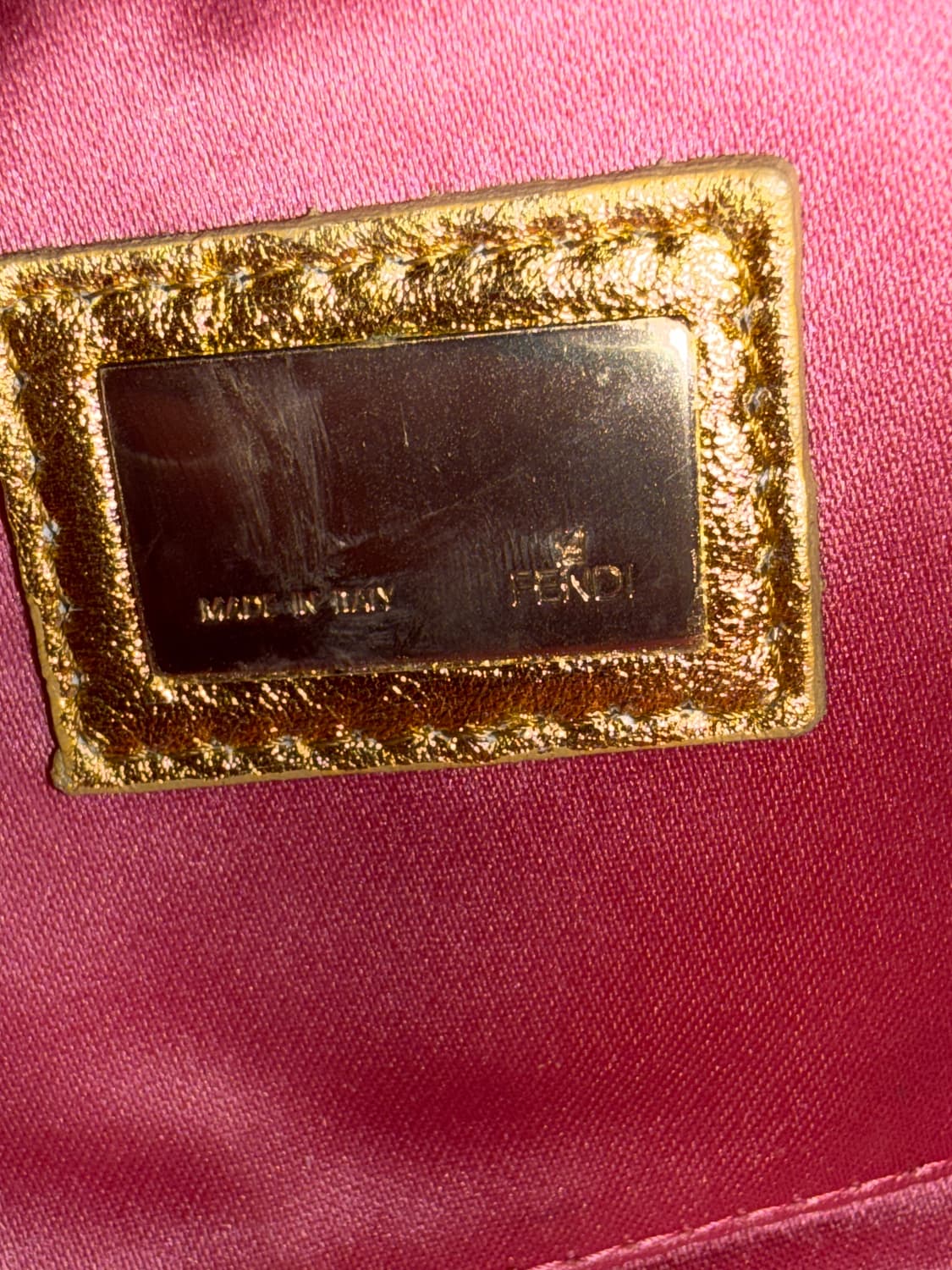 [정품+매우희귀] 펜디 핑크 메탈릭 주키노 바게트백 상품이미지7