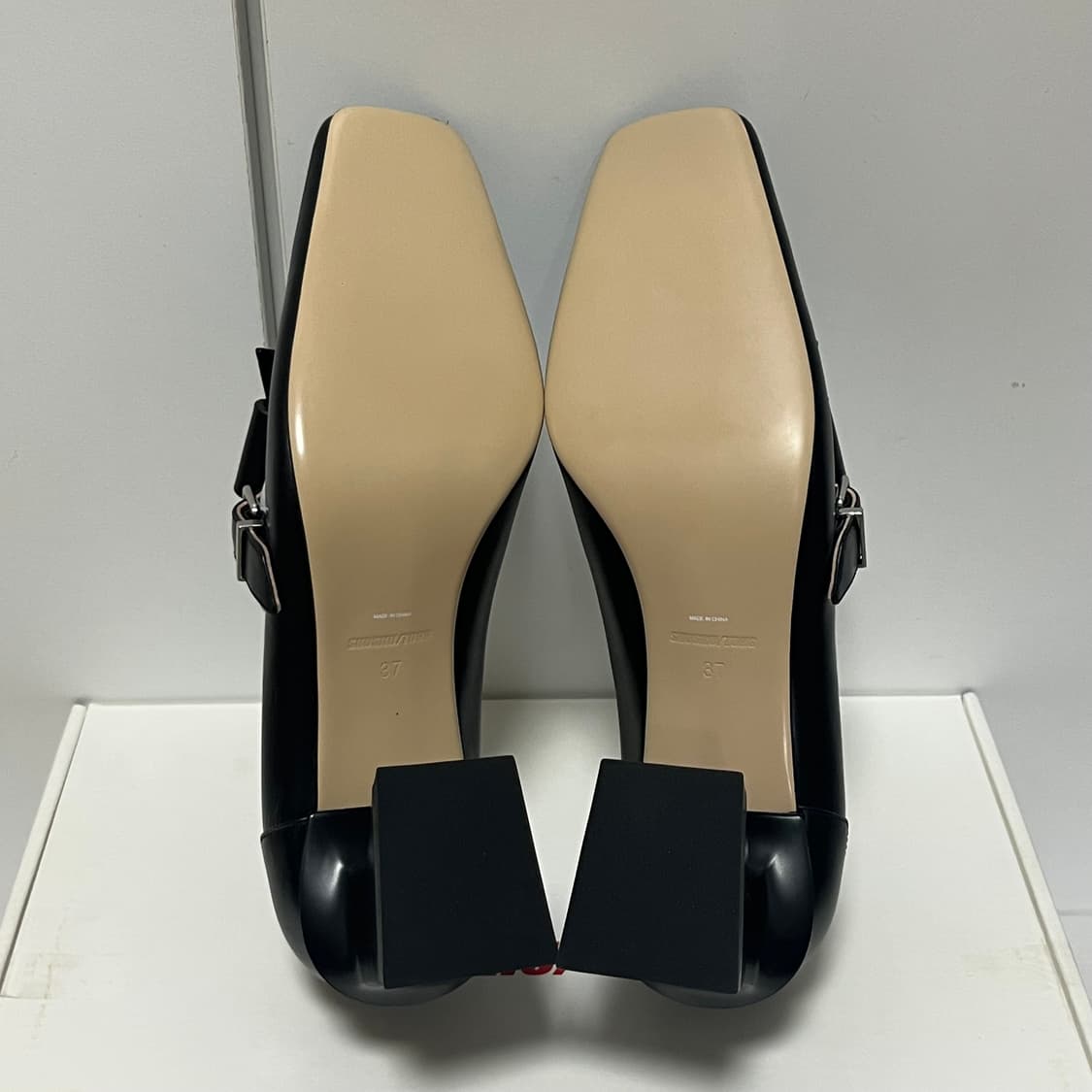 [36,37,38]슈슈통 25fw 버클 보우 펌프스 힐 상품이미지4