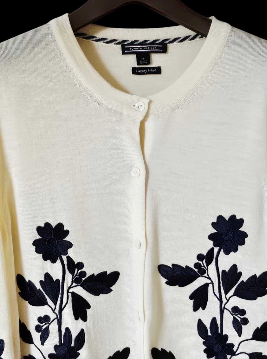 타미힐피거여성 울 100/플라워 자수  여성가디건/29만 상태좋음 상품이미지5