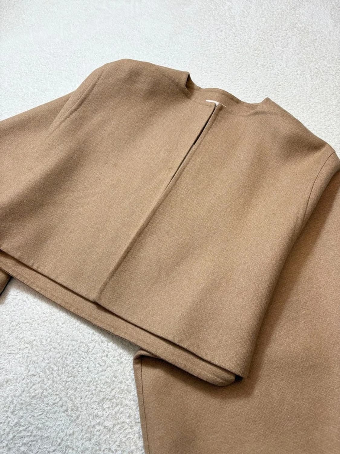 로로피아나 캐시미어 케이프 크롭 자켓 pn6164 상품이미지4