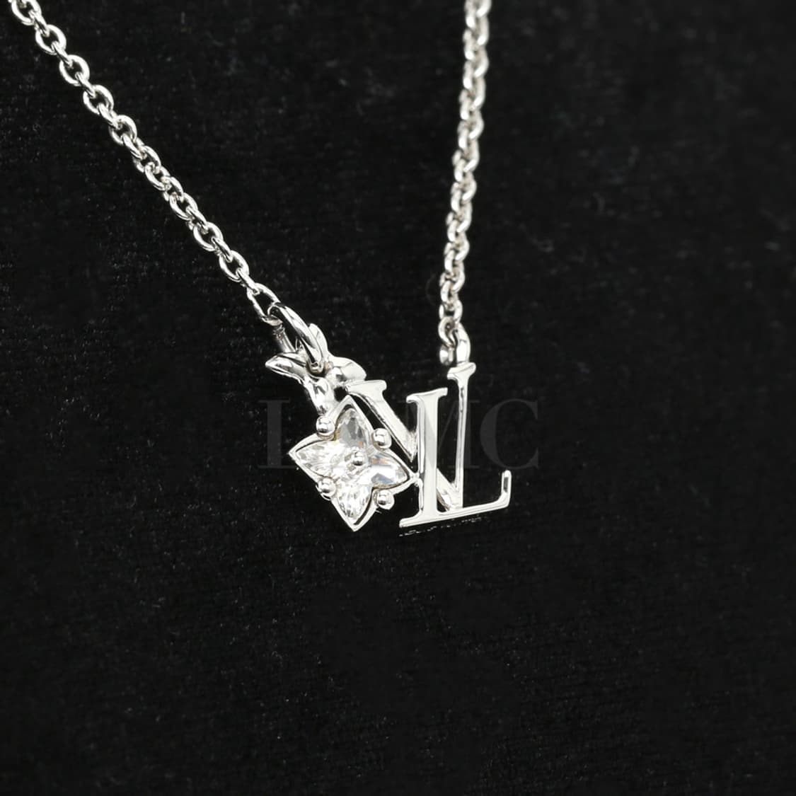 루이비통 룰루그램 목걸이 스틸 LV로고 네크리스 M01050 상품이미지10