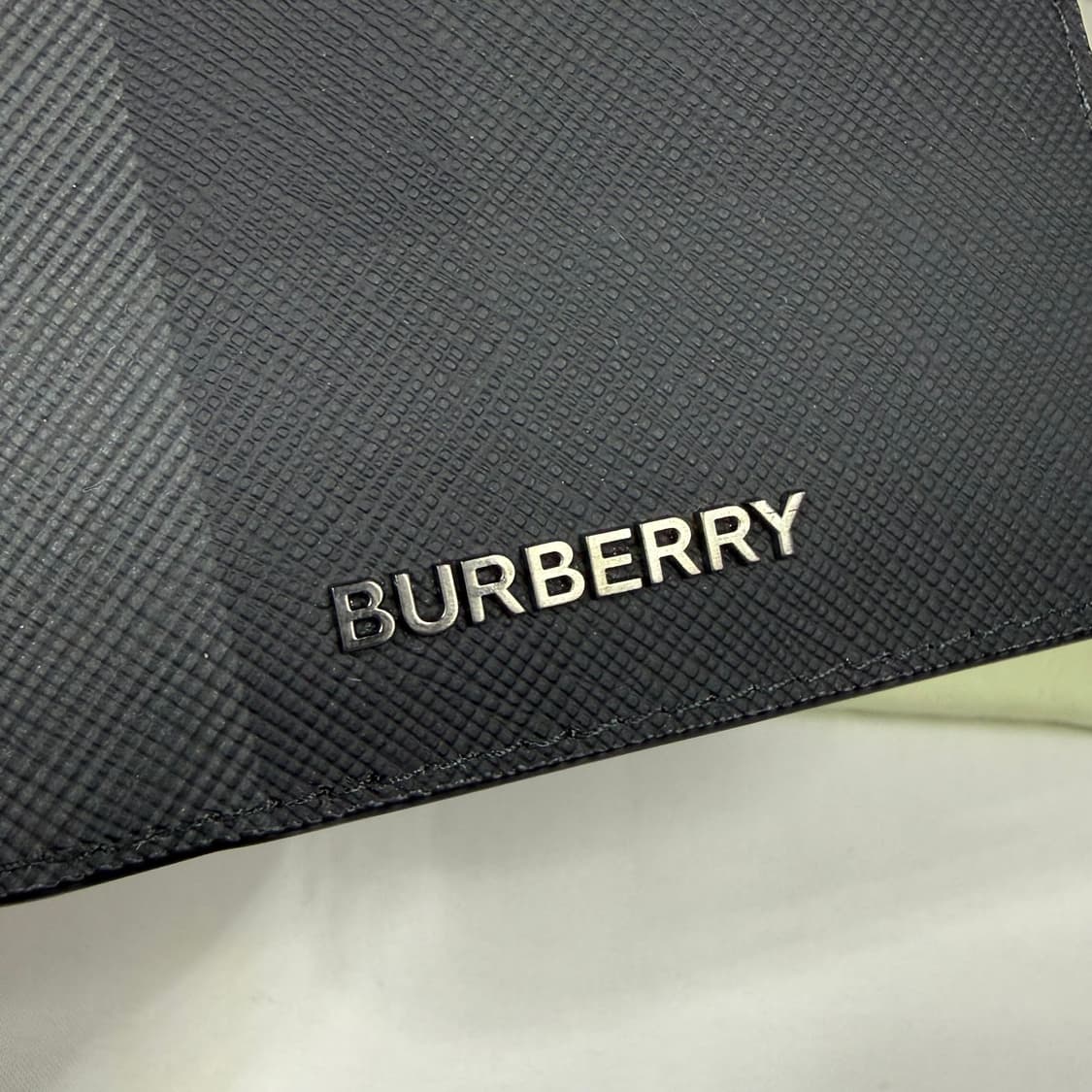 버버리 머피 체크 롱 월렛 차콜 장지갑 상품이미지4