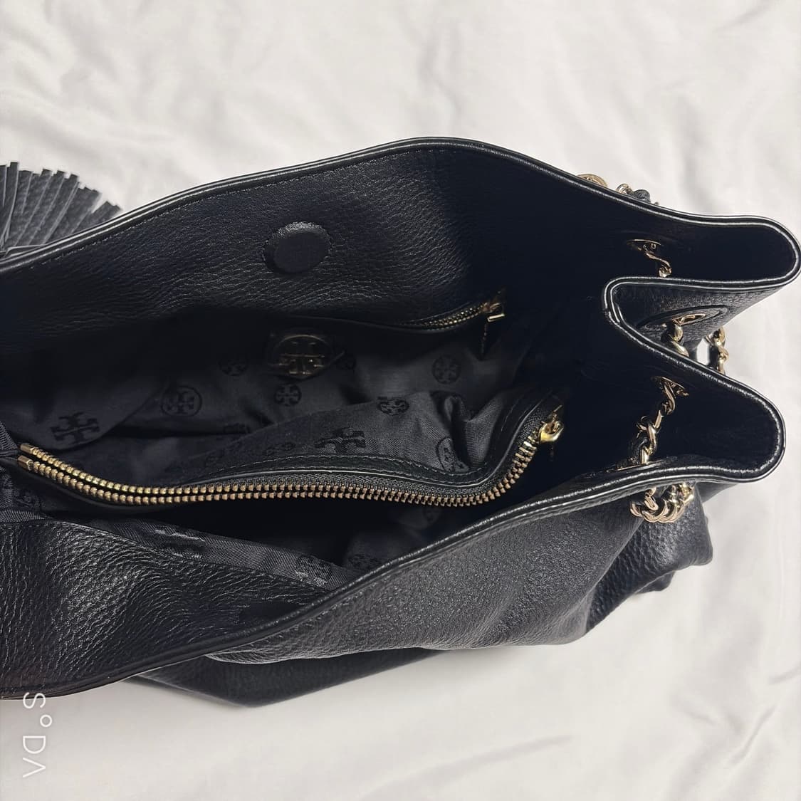 토리버치 블랙 레더 체인 숄더백 태슬 장식 상품이미지6