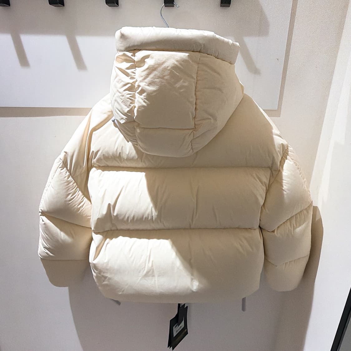 (정품/새상품) 몽클레어 x 락 네이션 바이 제이지 안틸라 숏 다운 자켓 상품이미지3