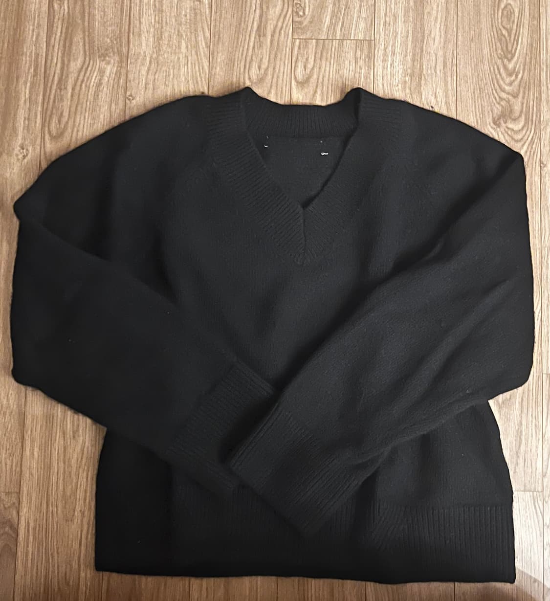 블랙 V-neck 니트 상품이미지1