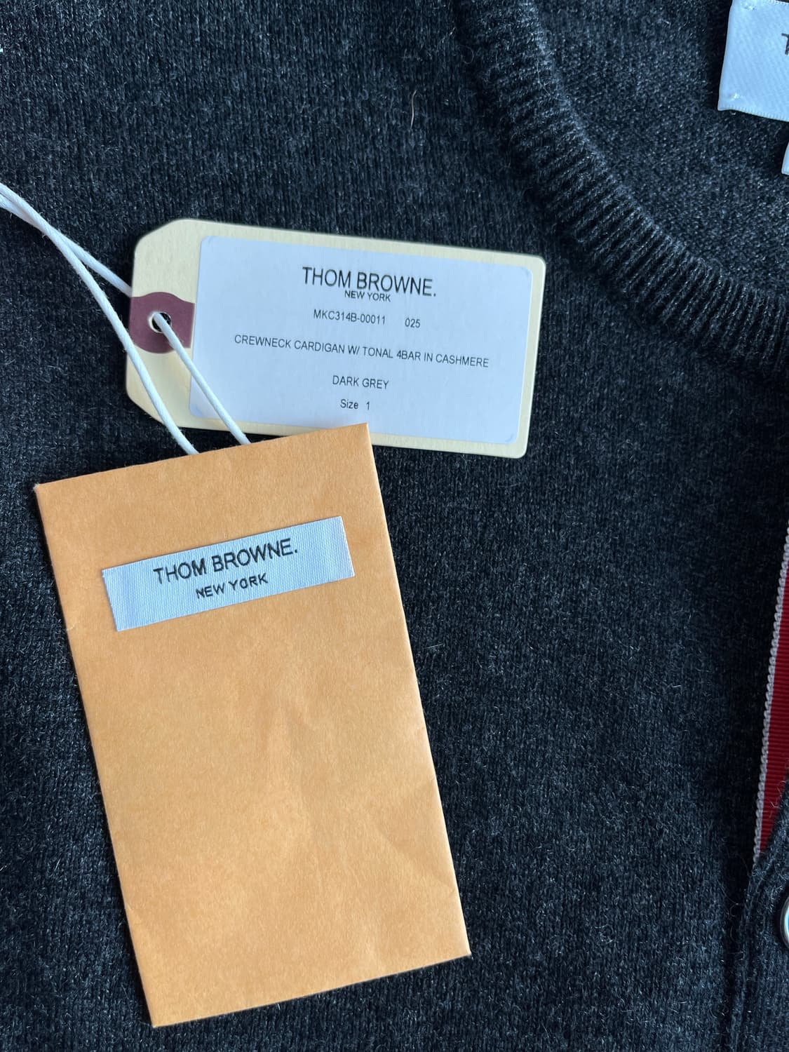 새상품) 톰브라운 캐시미어 클래식 크루넥 4-바 카디건 상품이미지8