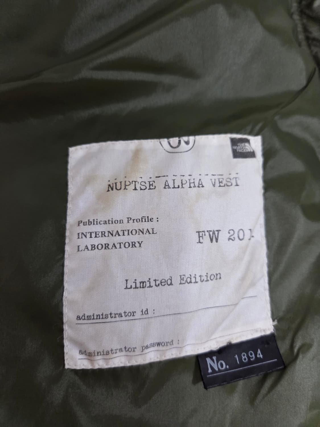 노스페이스 700 LTD 패딩 베스트 카키/베이지 상품이미지4