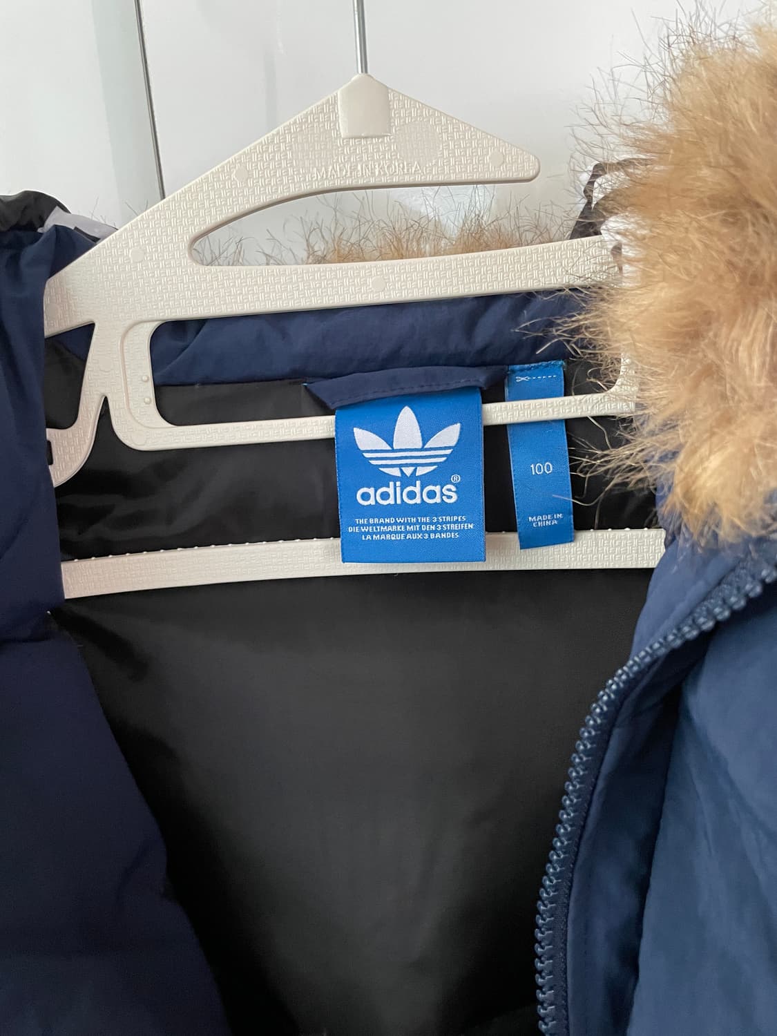 아디다스 배지 덕다운 패딩 남녀공용 상품이미지4