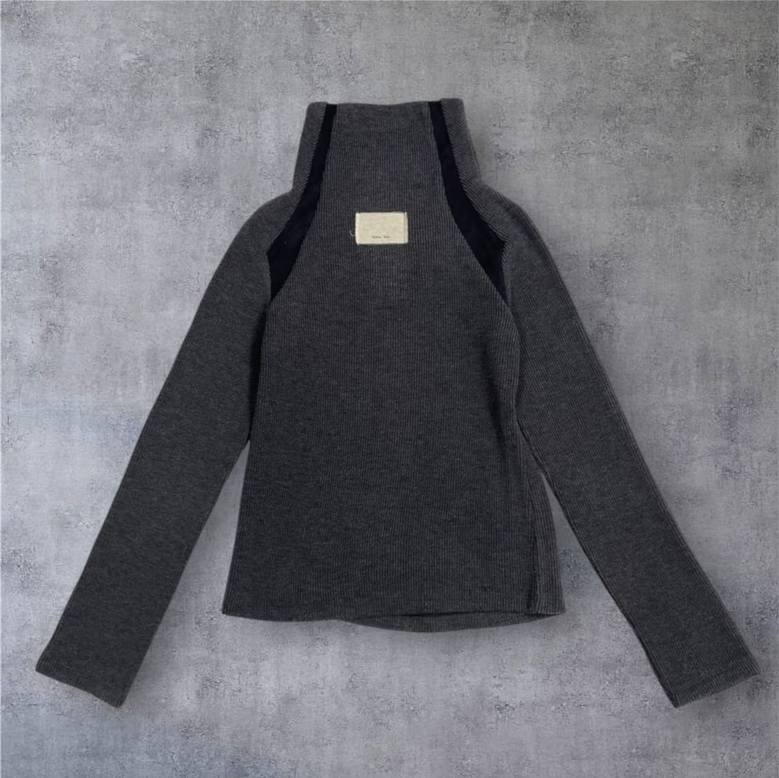 마뗑킴 Matin Kim 차콜 하이넥 래글런 하프집업 니트  상품이미지9