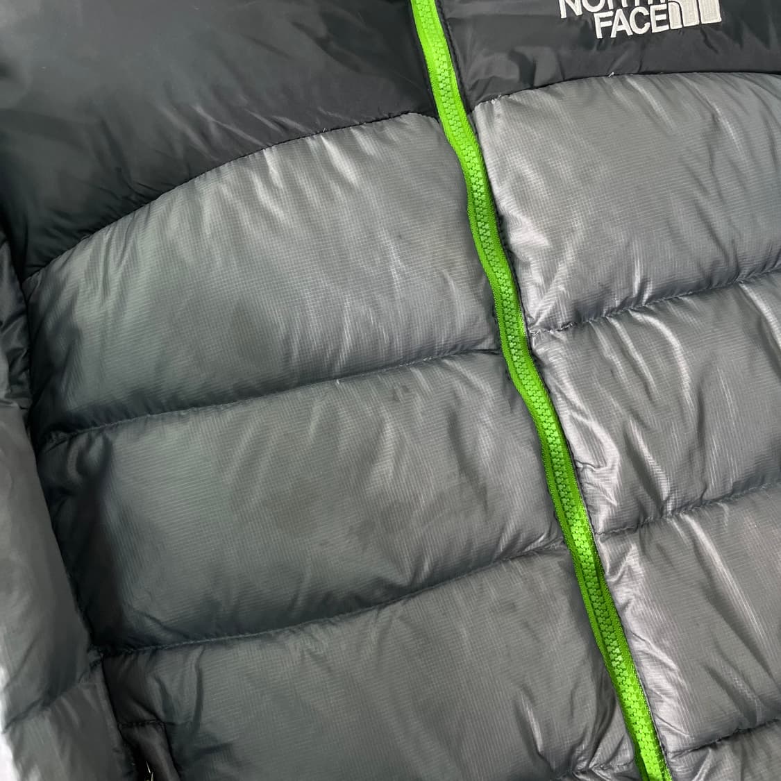 100 노스페이스 눕시 700 그레이 패딩 상품이미지4