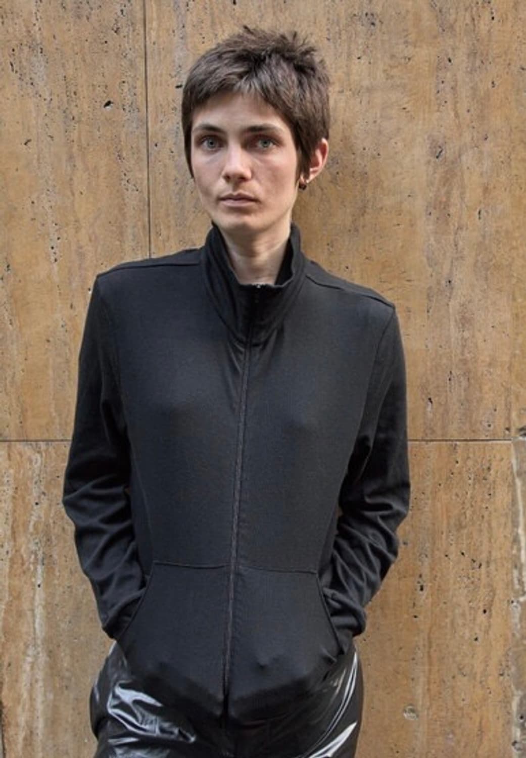 머듈 넥 집업 블랙 상품이미지2