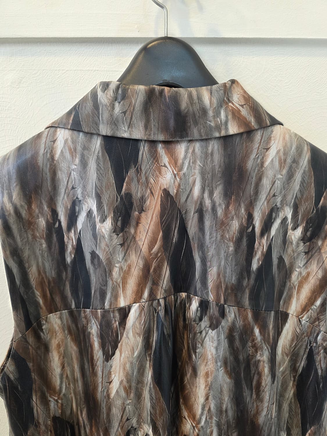 페더 패턴 명품스타일 슬리브리스롱 가죽 자켓베스트 상품이미지4