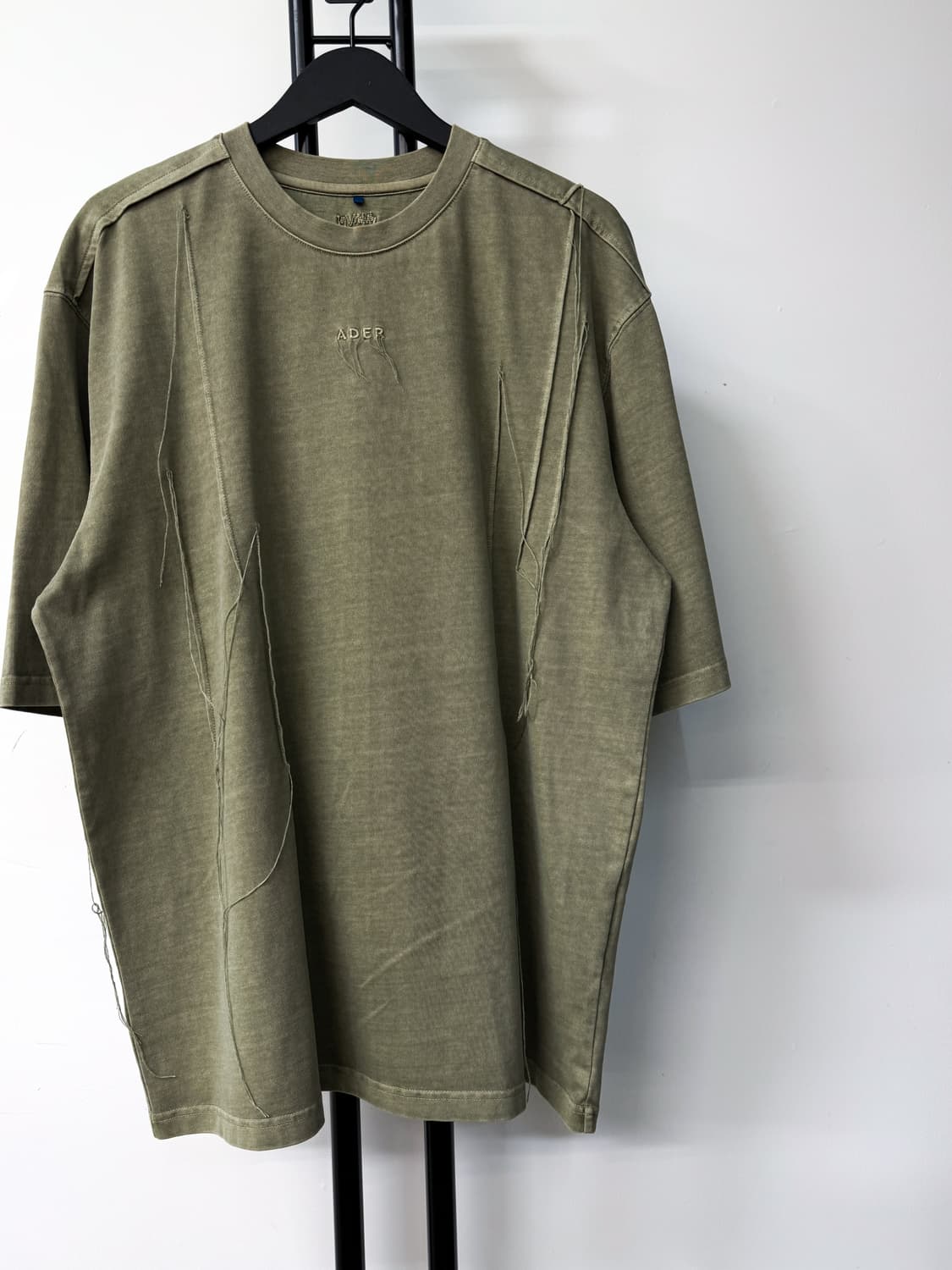 아더에러 21SS 니들 로고 티셔츠 상품이미지2