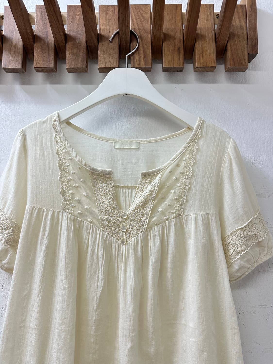 일본빈티지 코튼100% 레이스 요크 도트 디테일 클리어 버튼 블라우스 상품이미지7