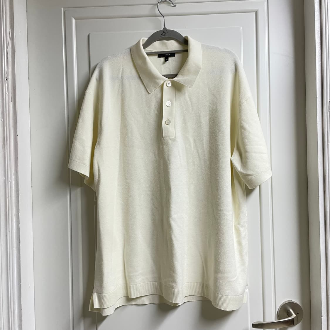 아이보리 색상의 띠어리 반팔 니트 상품이미지2