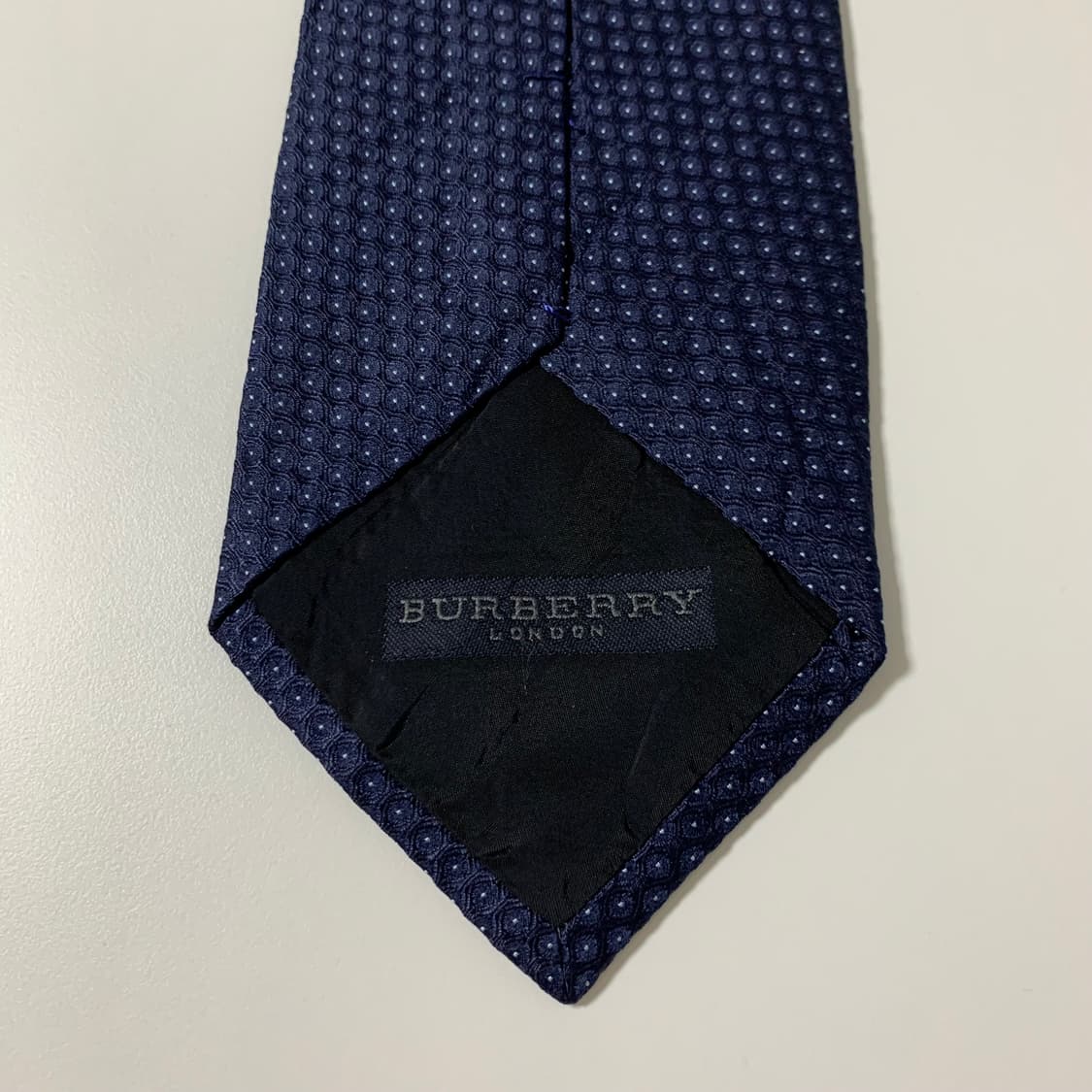 버버리(BURBERRY) 네이비 도트 명품넥타이 A+등급 9.4cm 상품이미지4
