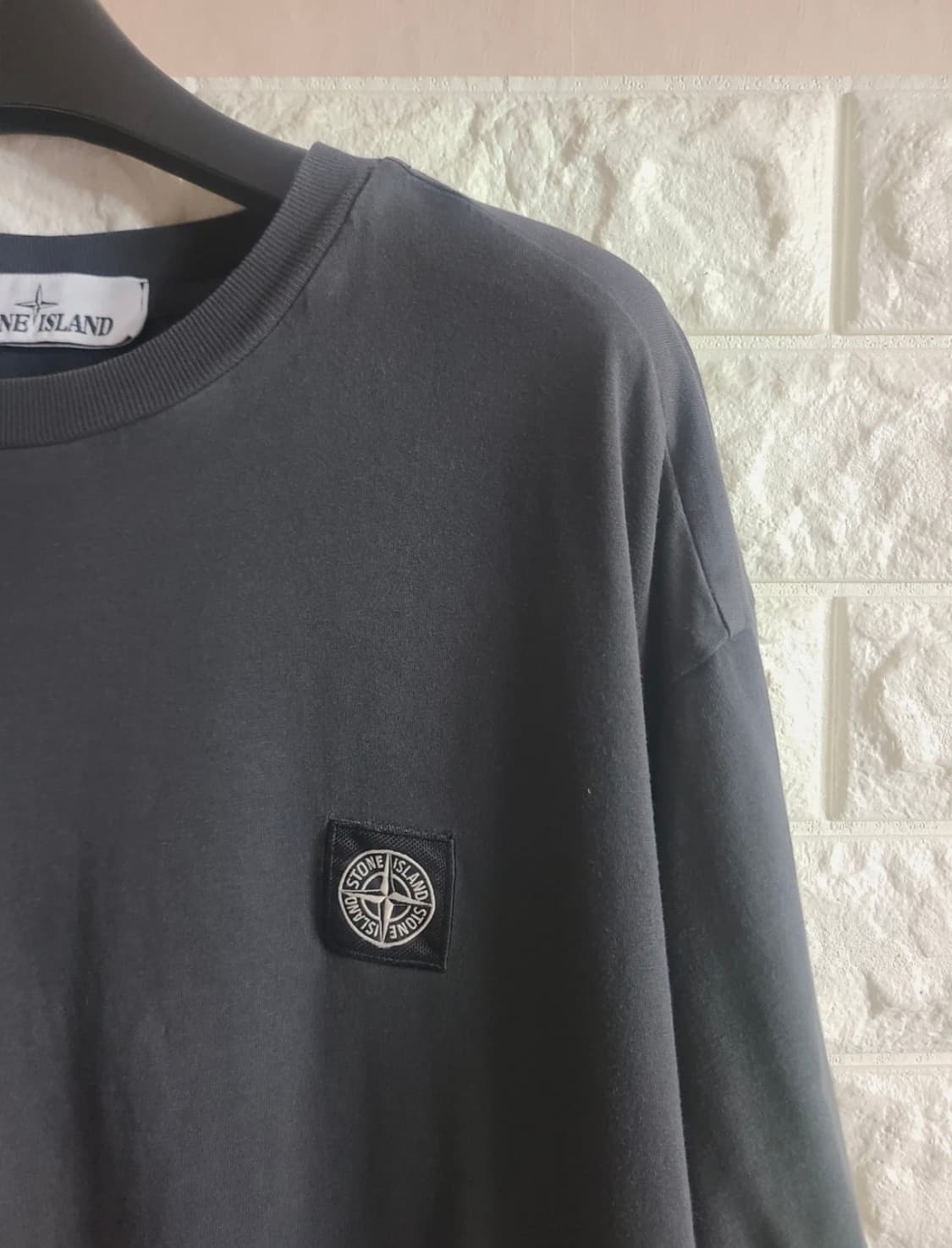 스톤아일랜드 그레이 반팔 티셔츠 상품이미지2