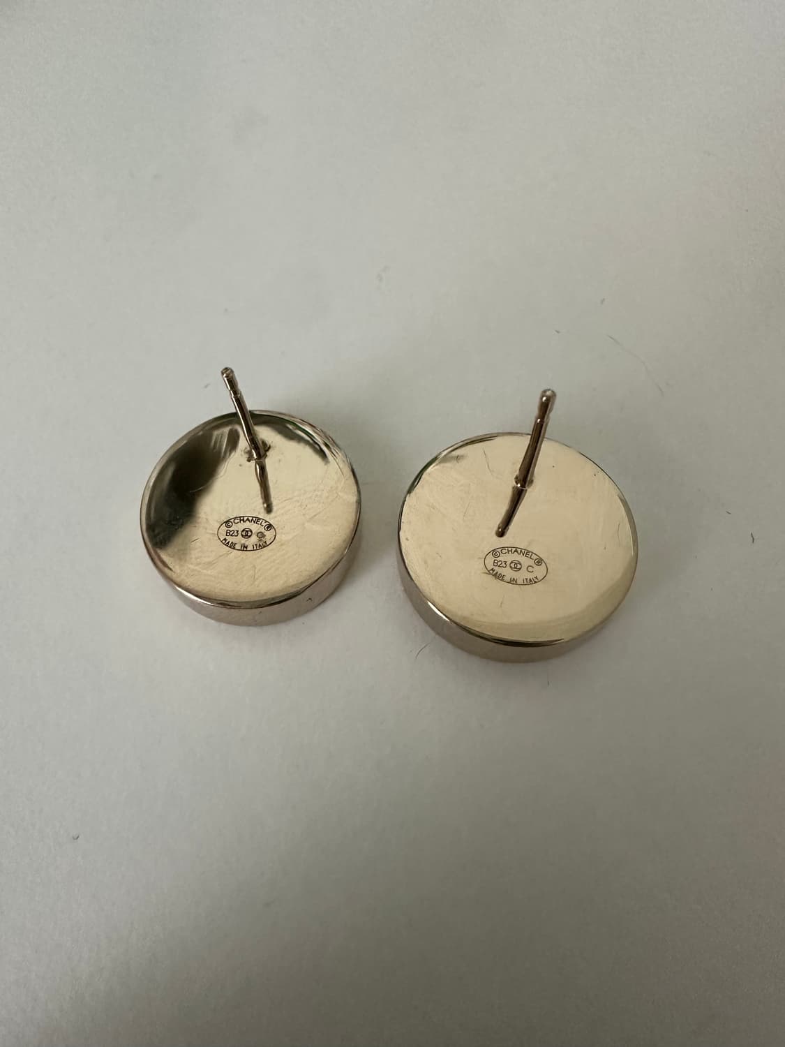 샤넬 로고 라운드 귀걸이 상품이미지2