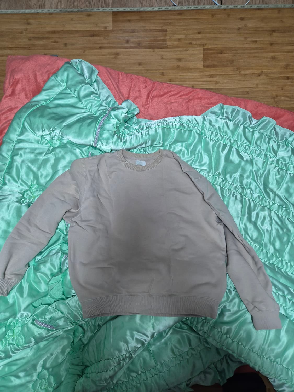 쿠어 베이지 맨투맨(M) 상품이미지3