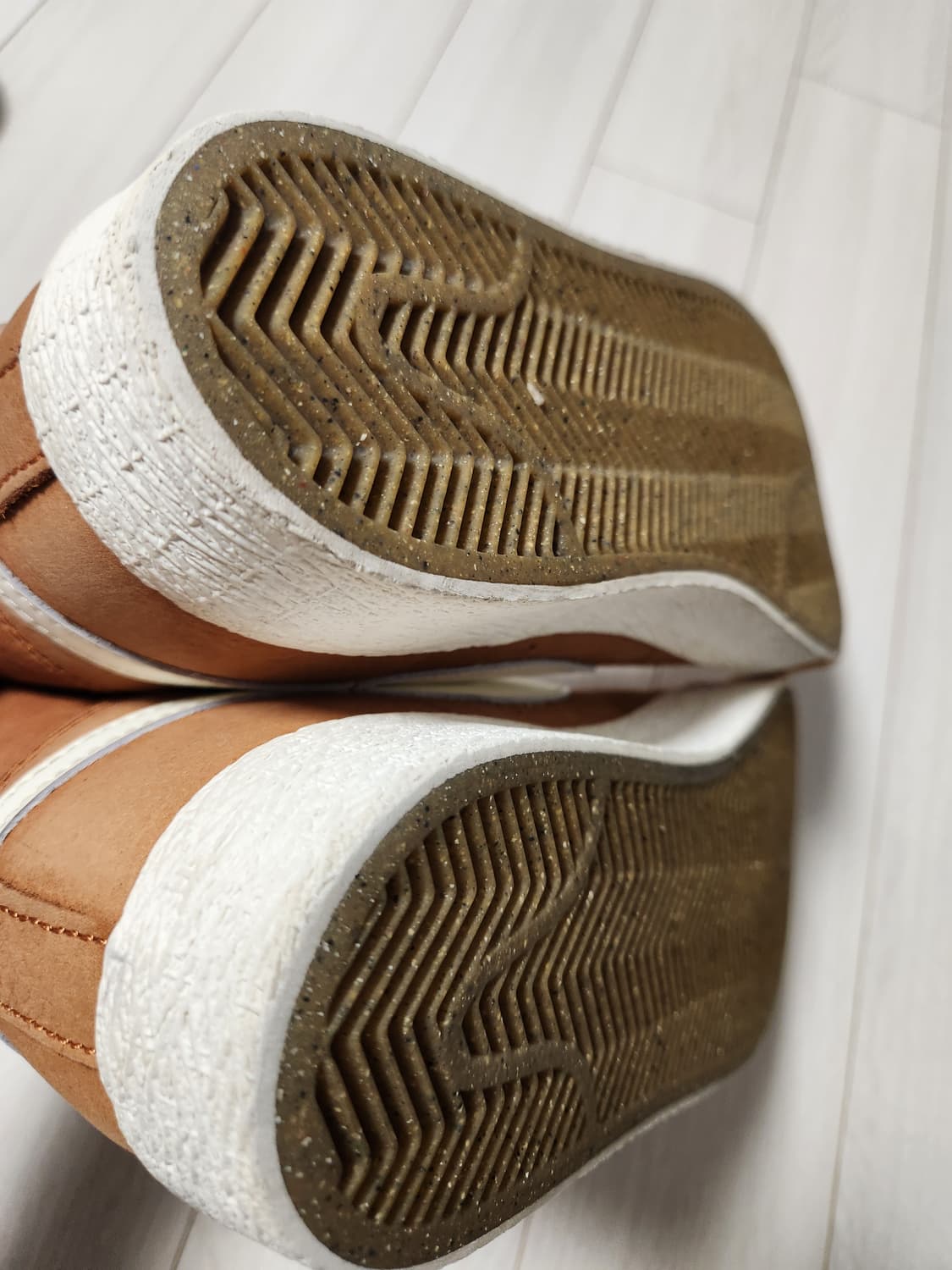 나이키 운동화 SB 줌 블레이저 미드 ISO 다크 러셋 사이즈255

가 상품이미지6