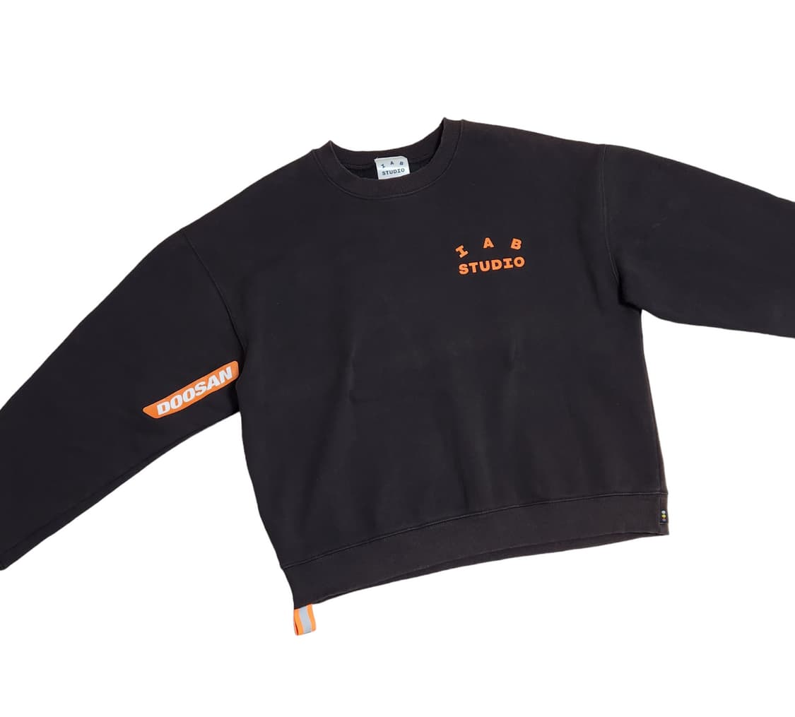 아이앱스튜디오 × 두산 빅로고 맨투맨 상품이미지2