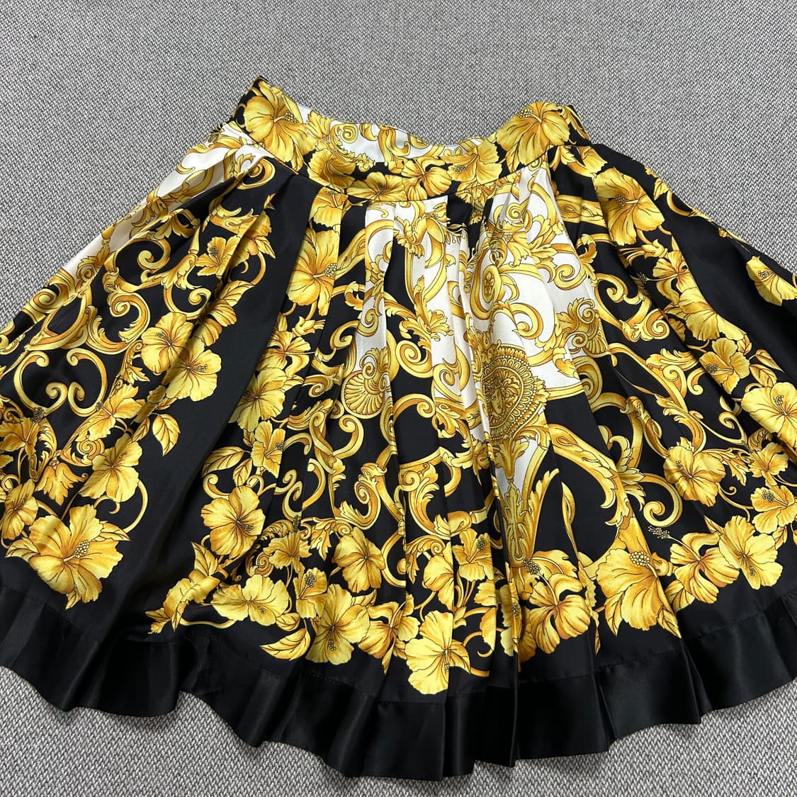 (한글택)베르사체 QR라벨 실크 바로크 스커트(40) 상품이미지3