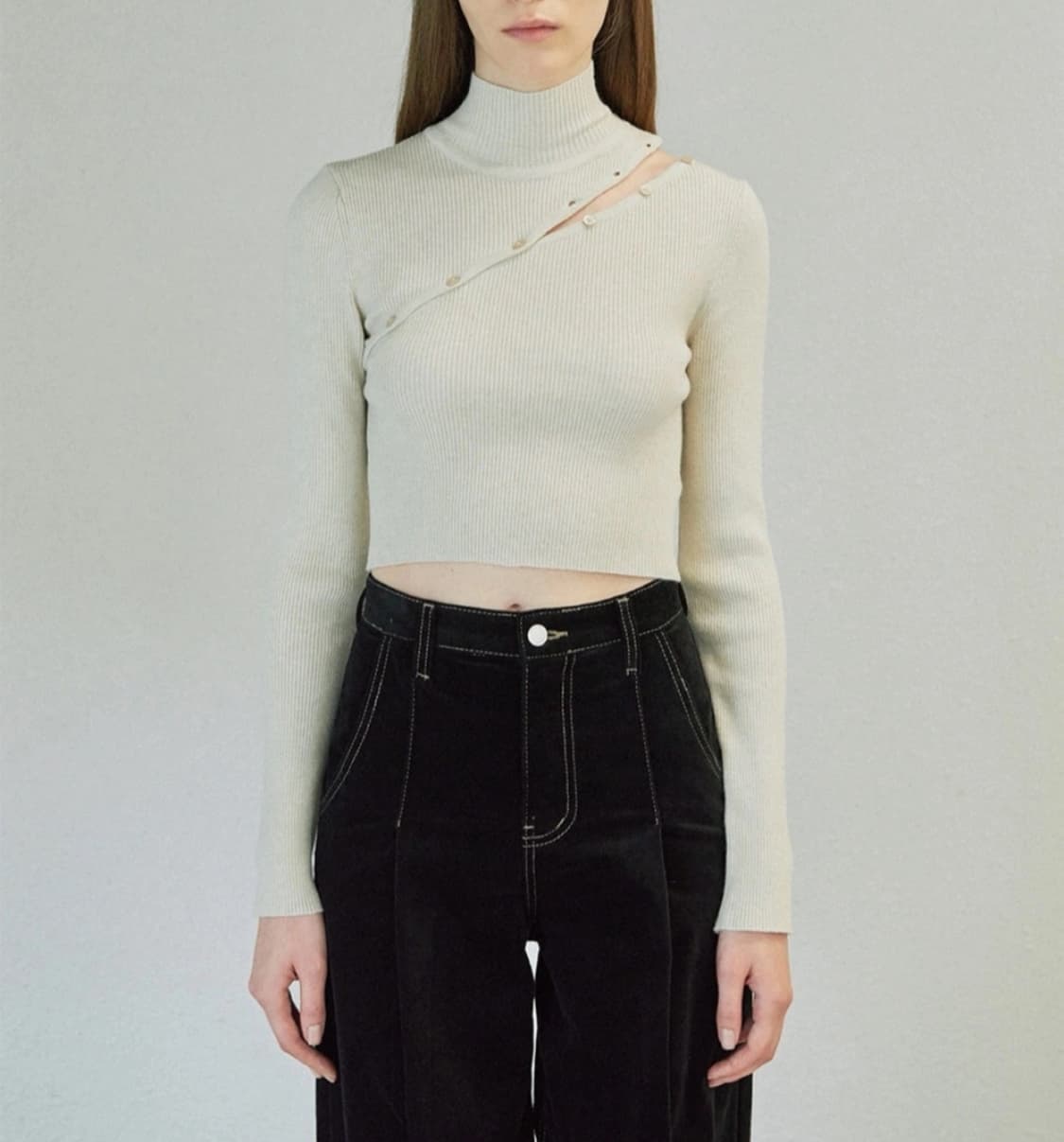 택O새상품) 다이애그널 폴로 넥 버튼 크롭 니트탑 상품이미지1