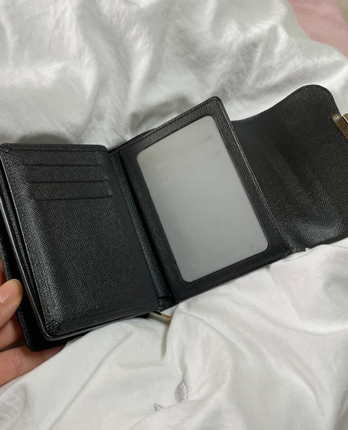 정품 루이비통 에피 코알라 중지갑 블랙 상품이미지3