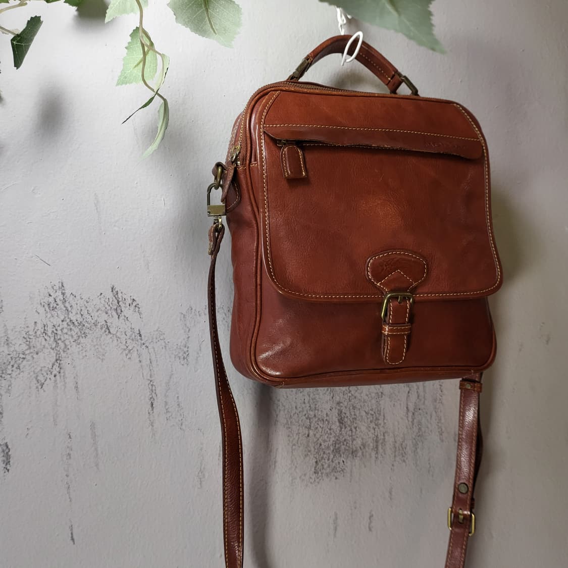 몽삭 올 레더 크로스백 상품이미지3