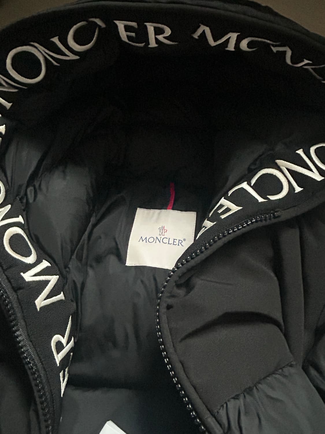 몽클레어 몽클라 2사이즈 슈트케이스 포함 상품이미지1