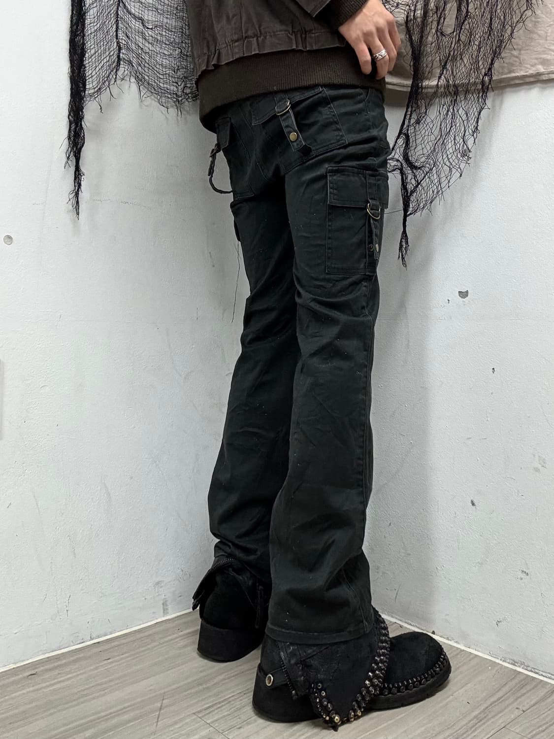 Semi-Boots Cut Black Cargo Pants 상품이미지6