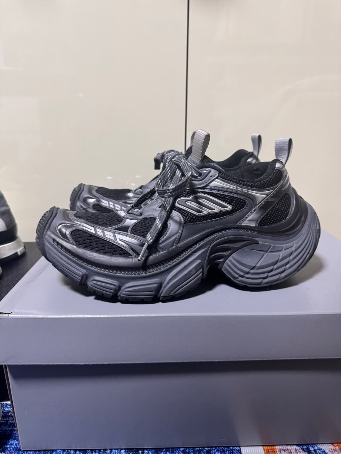 발렌시아가 6xl 43 블랙 백화점판 상품이미지1