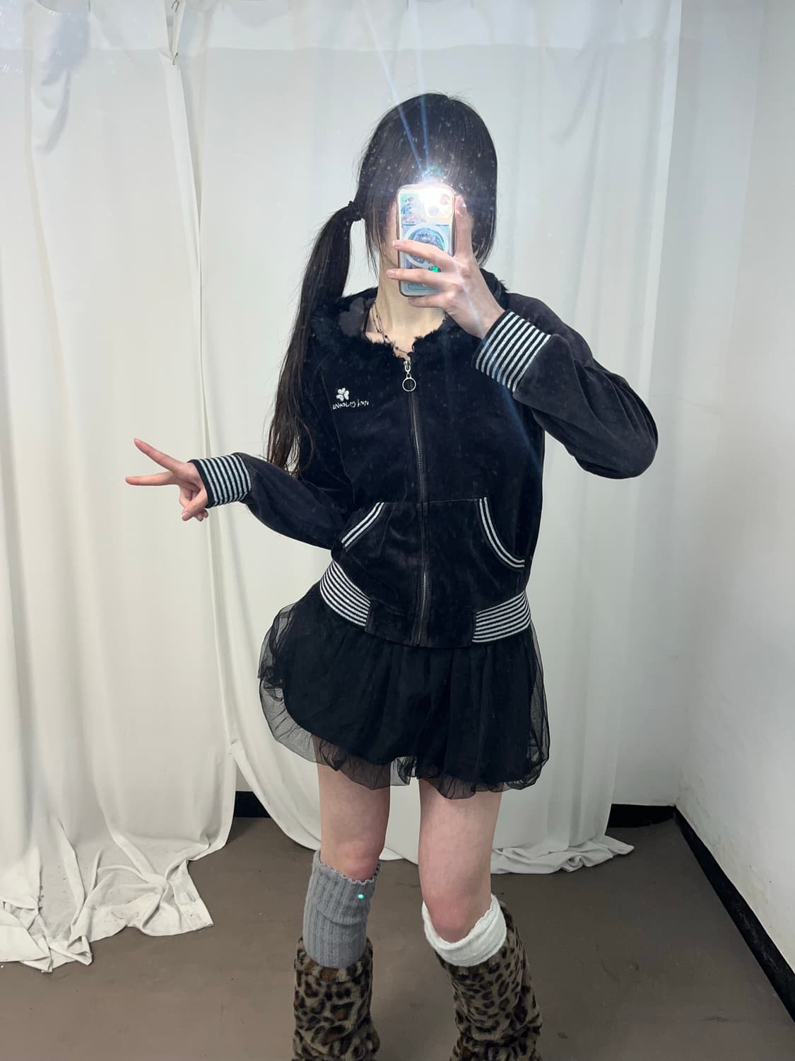 Y2K무드 블랙 벨벳 퍼트리밍 후드집업 상품이미지1