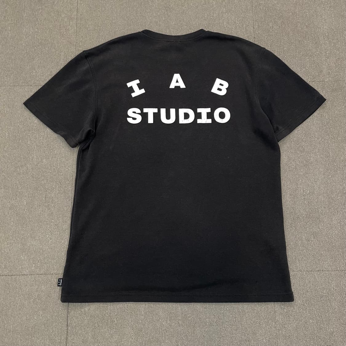 iab studio 아이앱 스튜디오 티셔츠 상품이미지1