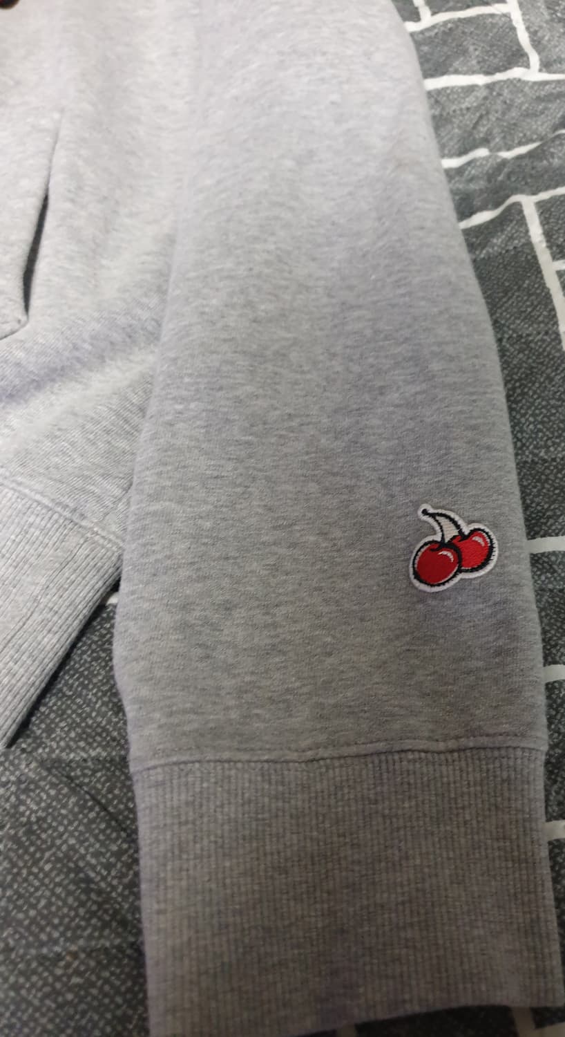 키르시 빅체리 아플리케 기모 후드티 그레이 (1사이즈) 상품이미지2