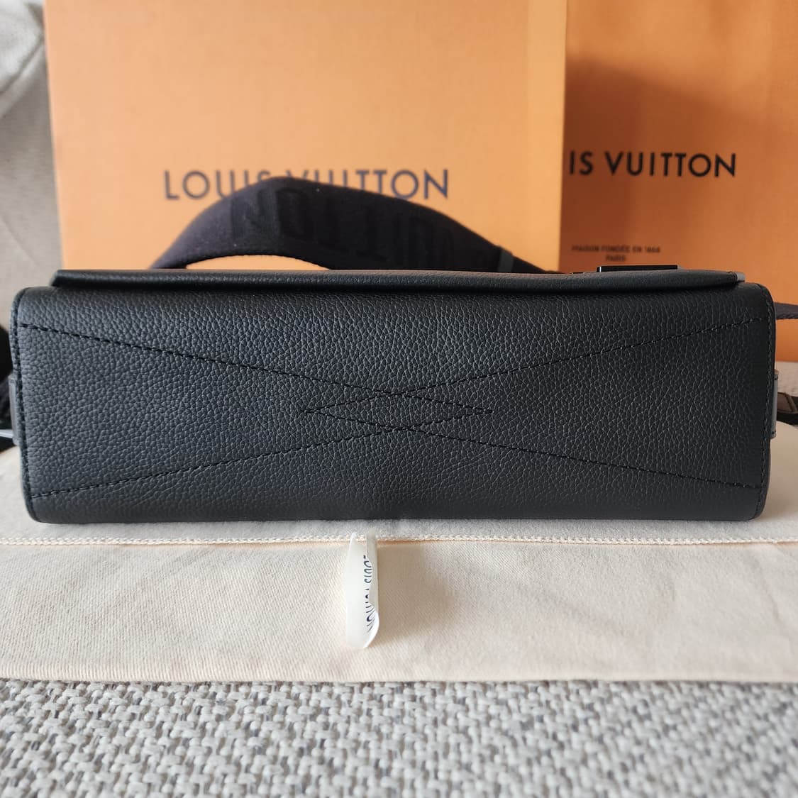 전시품급 루이비통 토뤼옹 에어로그램 메신저백 블랙 상품이미지6