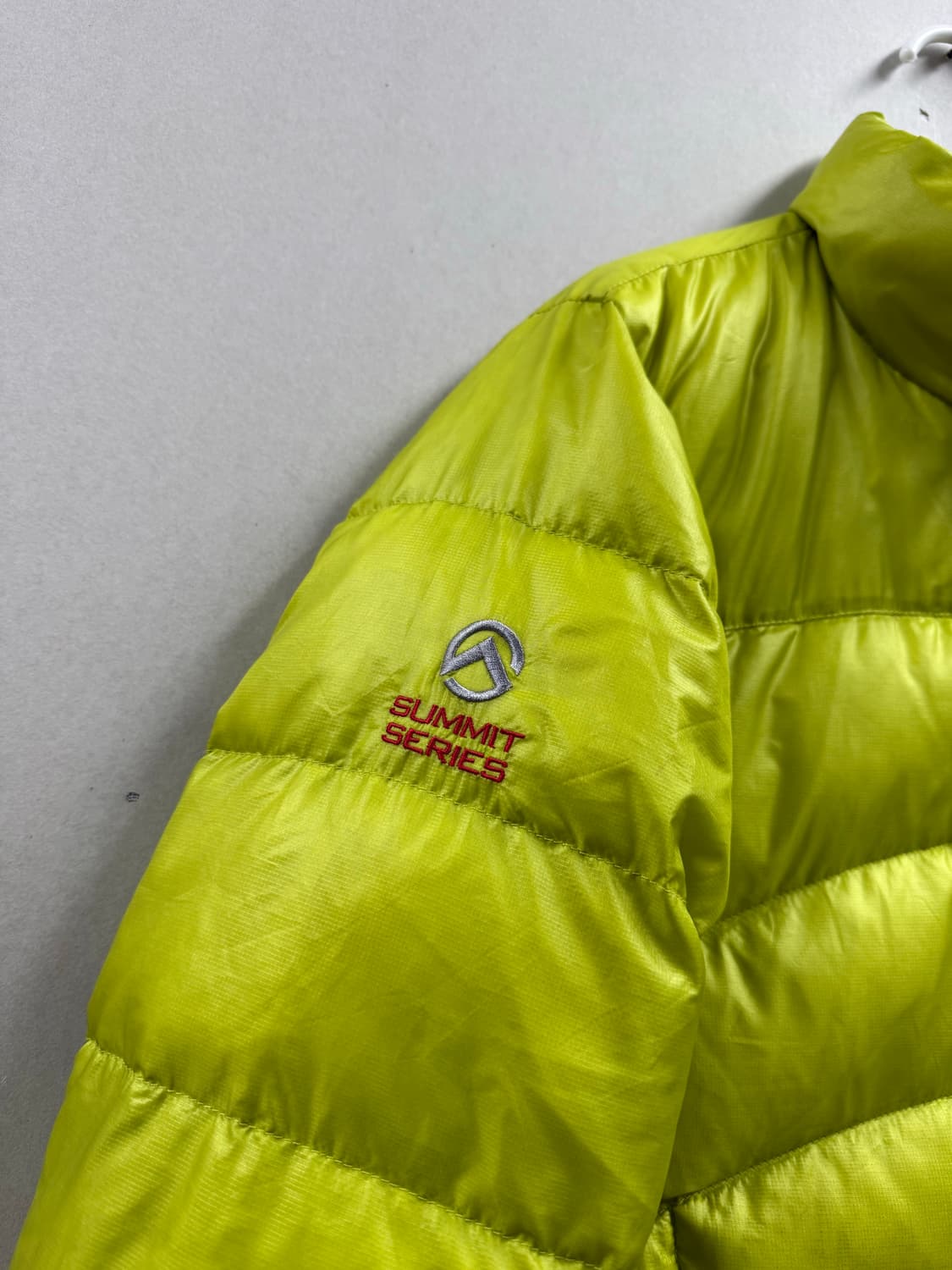 여성 80 S / 노스페이스 써밋시리즈 아콘카구아 경량 패딩  상품이미지3