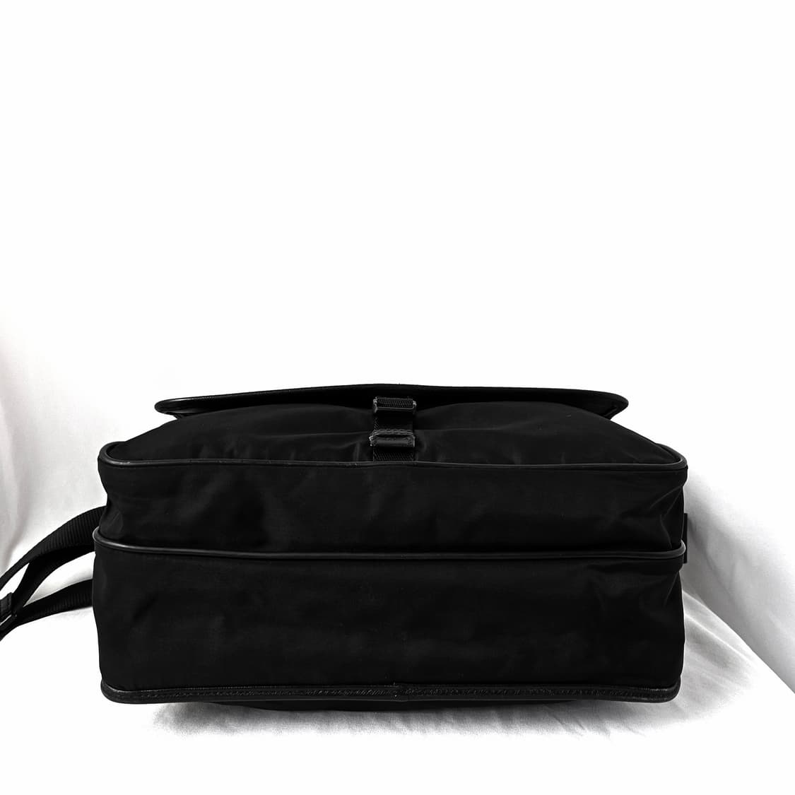 [정품 PRADA] 프라다 사이드로고 나일론 메신저백 크로스백 남녀공용 상품이미지5