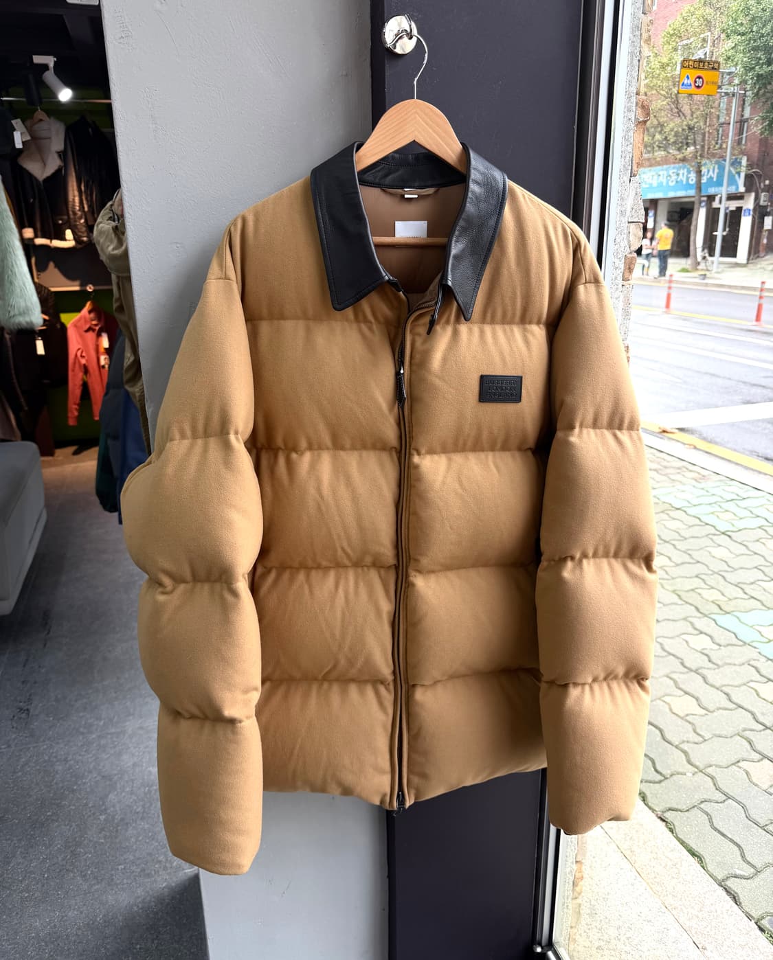 XXL/ 버버리 24FW 레더카라 캐시미어 구스패딩 상품이미지4