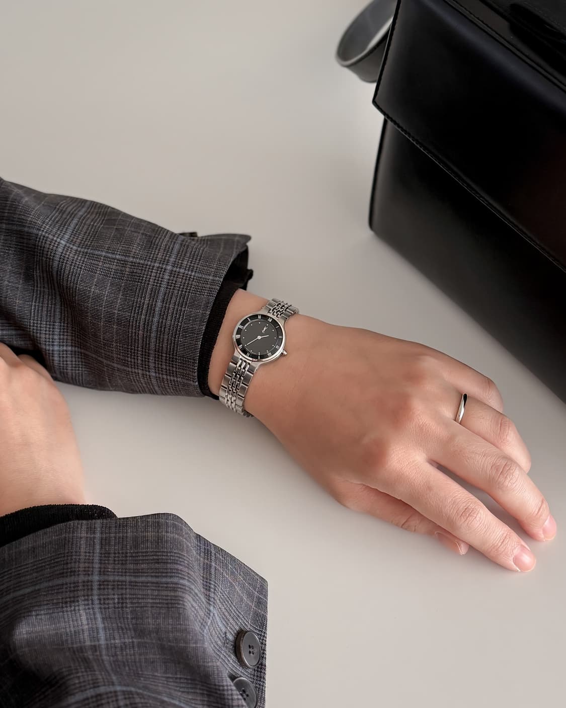 입생로랑 라운드 풀메탈 시계 상품이미지5